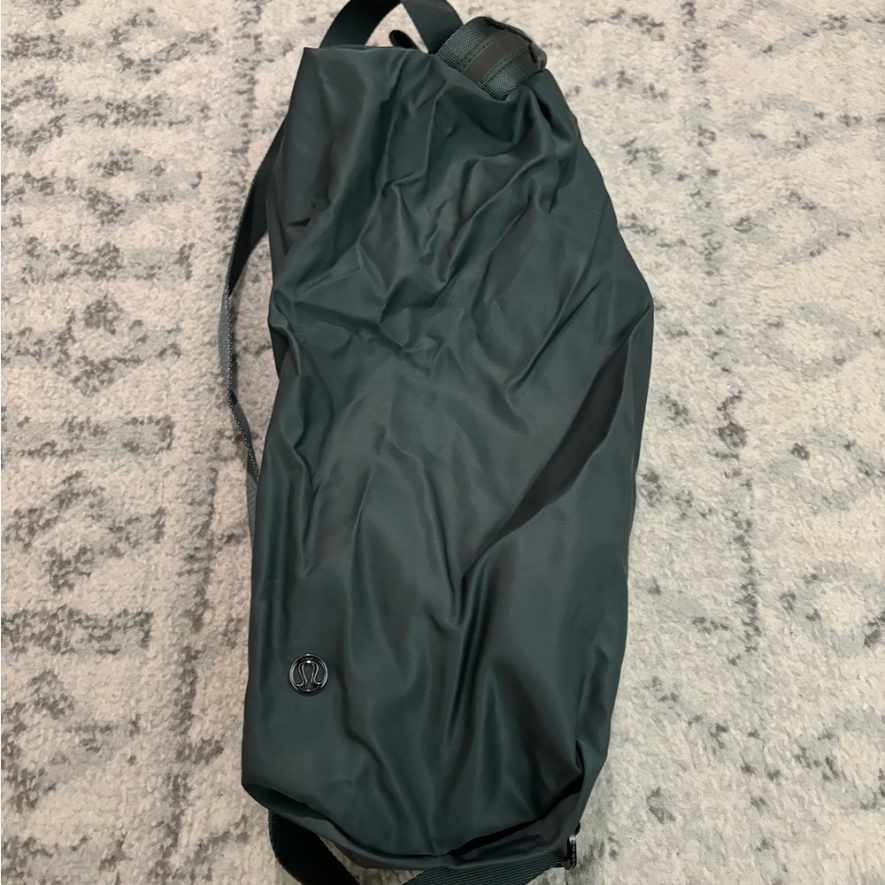 lululemon athletica Fast Track Green Backpack - Picture 5 of 6